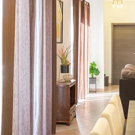Holiday home Hohe Lage, Eingezaeunter Hof, Panoramablick Tinjan