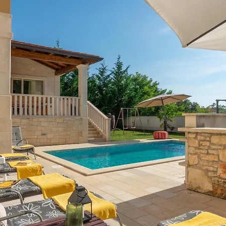 בית נופש Villa Coridigo