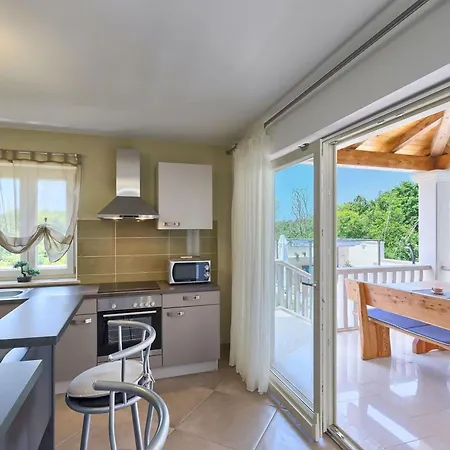 Hohe Lage, Eingezaeunter Hof, Panoramablick Holiday home Tinjan